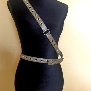Wrap around belt in olive green in one size.